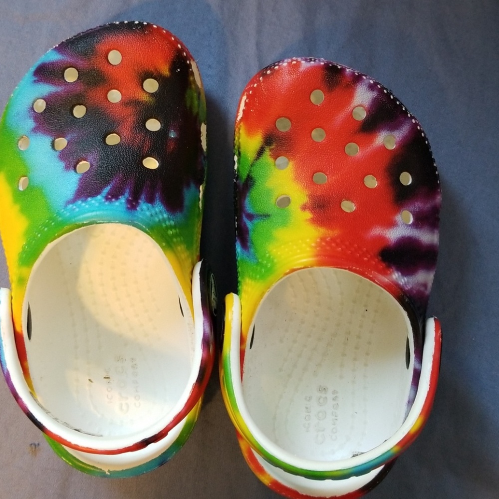 rainbow crocs size 6 toddler